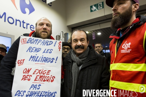 Manifestation du collectif CGT Carrefour dans l hypermarché de Montreuil, contre la  casse sociale 