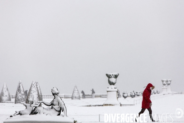 Le parc du Château de Versailles sous la neige.