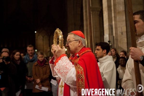 Veillée de prières et méditation sur la Passion du Christ à la cathédrale Notre-Dame