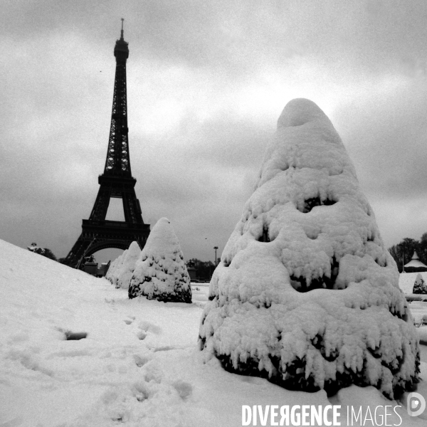 Neige à Paris. Snow in Paris.