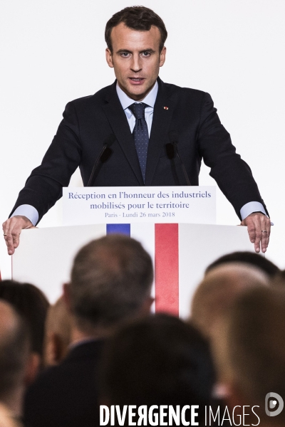 Emmanuel Macron reçoit des chefs d entreprises.