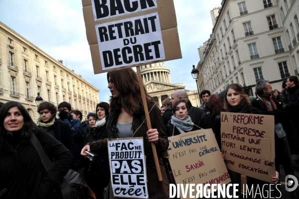 Manifestation des chercheurs, enseignants et étudiants à Paris
