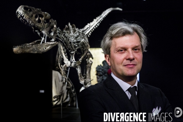 Un squelette d allosaure vendu 1 407 700 € à l Hôtel Drouot