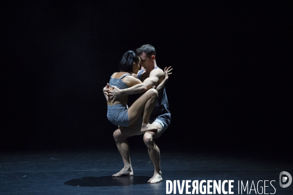 LUX TENEBRIS - Rafael Bonachela - Sydney Dance Company
