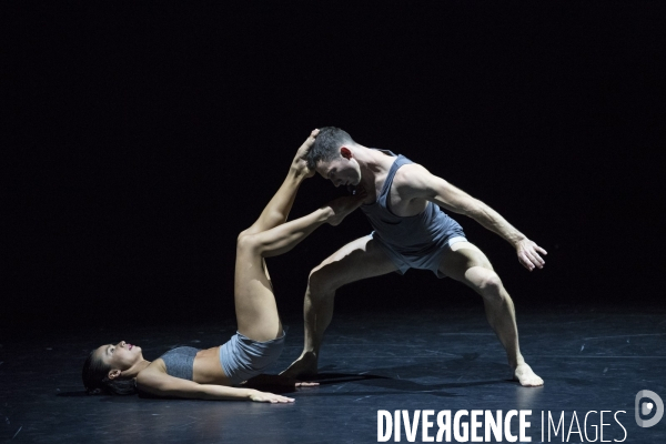 LUX TENEBRIS - Rafael Bonachela - Sydney Dance Company