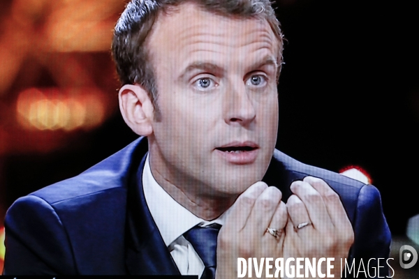 Photo d écran TV de l interview d Emmanuel Macron.