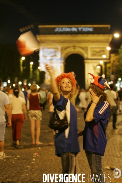 Les Champs Elysees le soir de la finale France - Italie
