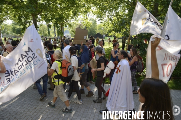 Confluence des deux marches citoyennes Tous cobayes et Solidaire des migrants à Lyon