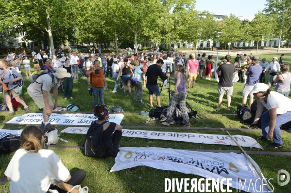 Confluence des deux marches citoyennes Tous cobayes et Solidaire des migrants à Lyon