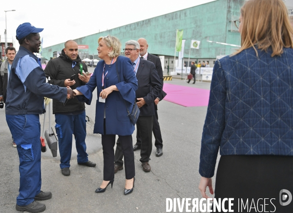 Marine Le Pen visite le salon EuroSatory