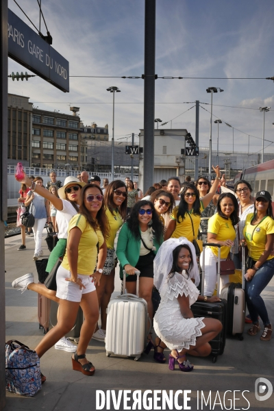 Supportrices brésiliennes à la gare du nord lors du match Belgique-Bresil