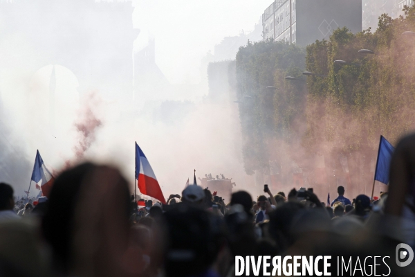 Descente des Champs Elysées.