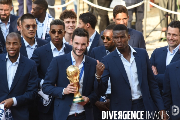 Emmanuel Macron reçoit l équipe de France de football