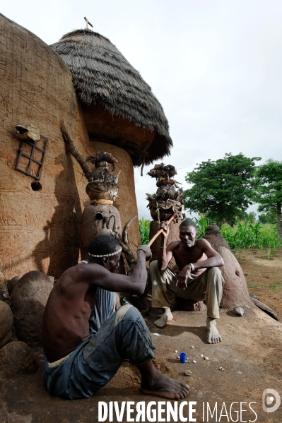 Les charlatans TAMBERMA du Pays KOUTAMMAKOU au Togo