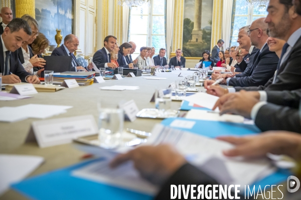 Emmanuel Macron préside le premier Conseil des ministres du gouvernement Philippe 4