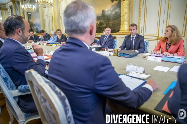 Emmanuel Macron préside le premier Conseil des ministres du gouvernement Philippe 4