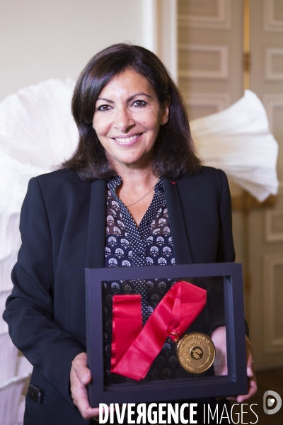 Anne Hidalgo reçoit le Prix de la Fondation Européenne du Poumon.