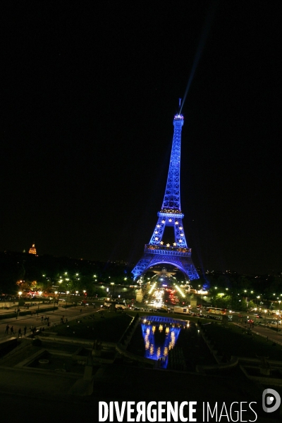 Illumination de la tour eiffel aux couleurs de l europe
