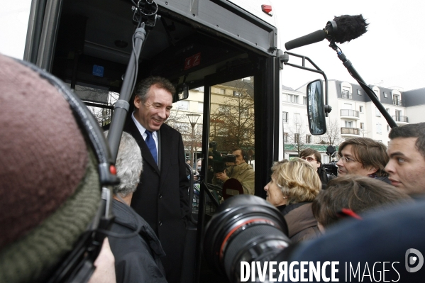 Francois bayrou: deplacement a mantes la jolie