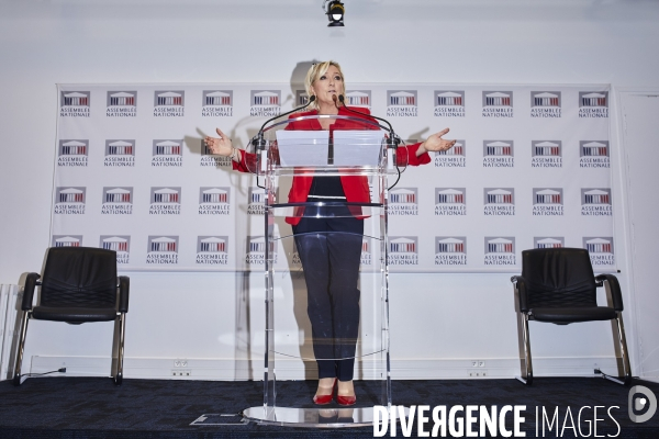Conférence de presse à l Assemblée nationale de Marine Le Pen contre  l ensauvagement en milieu scolaire 