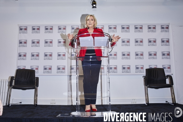 Conférence de presse à l Assemblée nationale de Marine Le Pen contre  l ensauvagement en milieu scolaire 