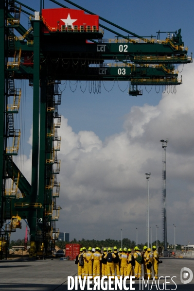 TOGO : Terminal de transbordement des conteneurs LCT à LOME.