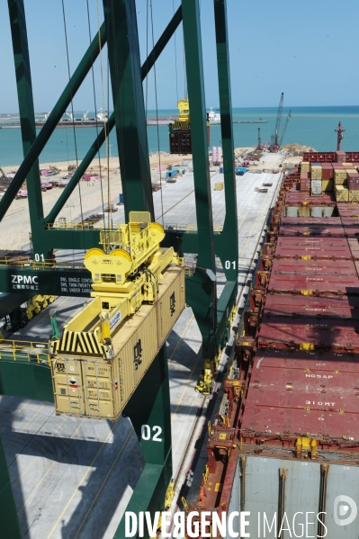 TOGO : Terminal de transbordement des conteneurs LCT à LOME.