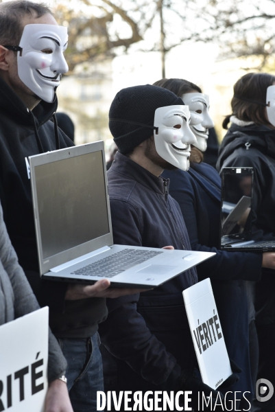 Action cause animale, ANONYMOUS FOR THE VOICELESS, Cube of Truth. International cube day November 3RD 2018 PARIS. Animals rights.