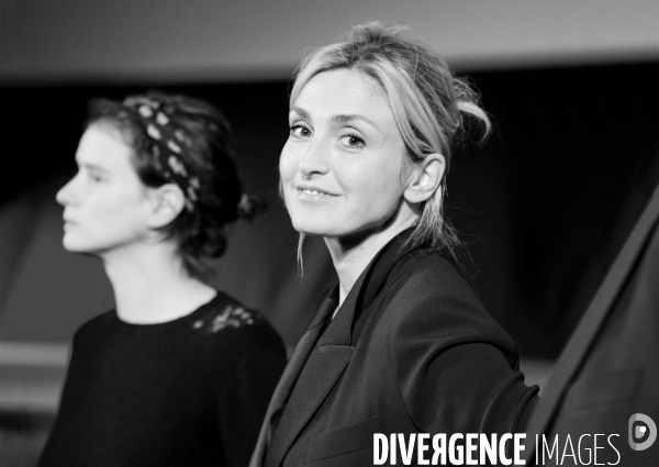 Le film LE GENDRE DE MA VIE de François Desagnat, avec Julie Gayet, Pauline Etienne et Kad Merad.