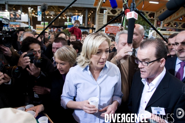 Visite de Marine Le Pen, présidente du Front National, au salon de l agriculture