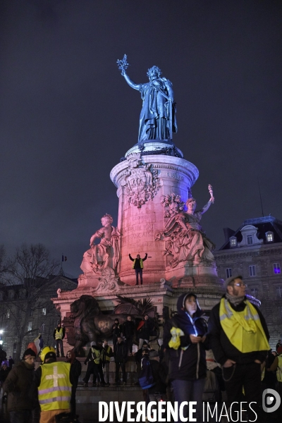 Manifestation  de nuit Gilets Jaunes Place de la Republique Paris