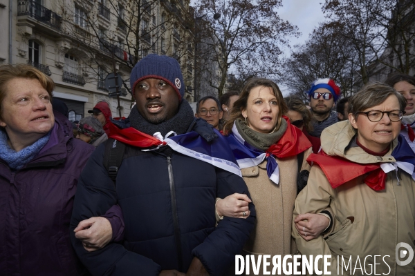 Manifestation Foulards Rouges Paris