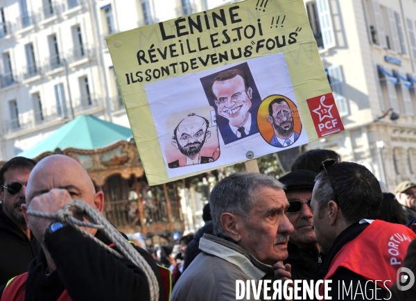 Manifestation à Marseille : syndicats en rouge et gilets jaunes