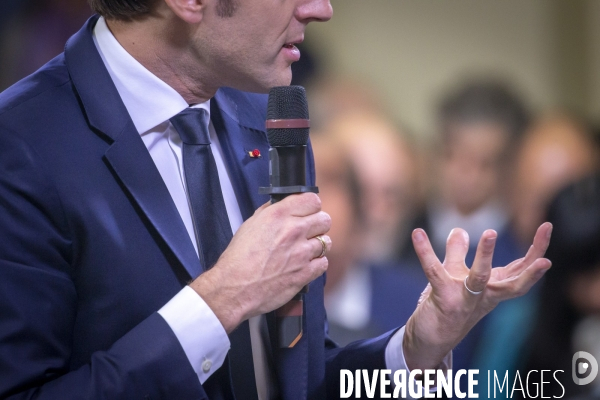 Emmanuel Macron : Grand débat à Evry-Courcouronnes
