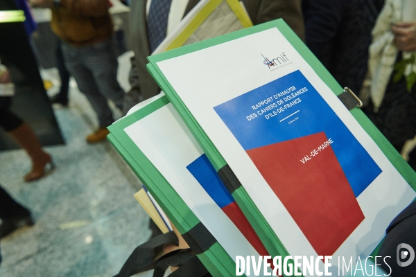 Remise des cahiers de doléances de l Association des maires d Ile-de-France (AMIF)