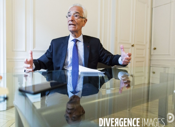 Maître Jean-Yves LE BORGNE, avocat au barreau de Paris, dans ses bureaux parisiens.