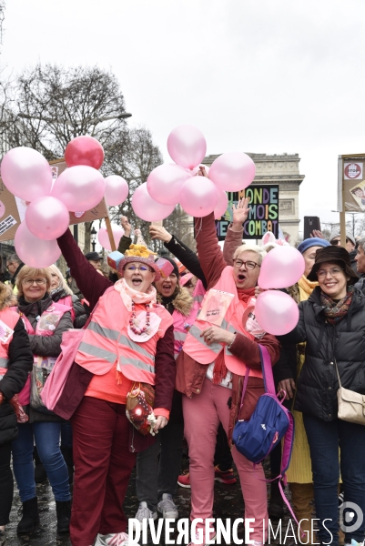 Femmes gilets jaunes à l honneur de la manifestation Gilets jaunes Acte XVII, le 9 mars 2019 à Paris.