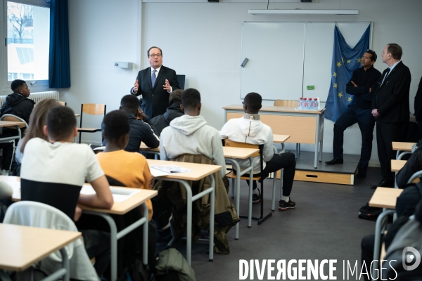 François Hollande au lycée Marcel Cachin à Saint-Ouen