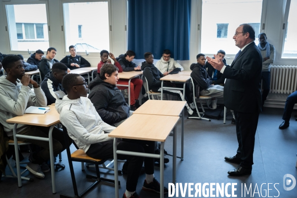 François Hollande au lycée Marcel Cachin à Saint-Ouen
