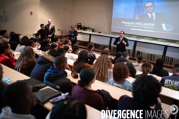 François Hollande au lycée Saint-Exupéry à Créteil