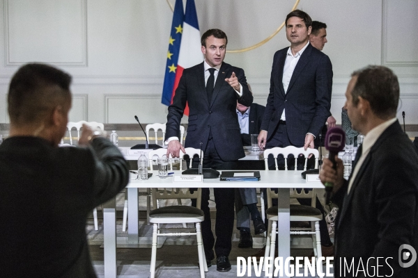 Grand débat, Emmanuel Macron reçoit des intellectuels.