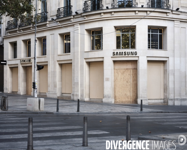 Protection des commerces av des  Champs Elysée