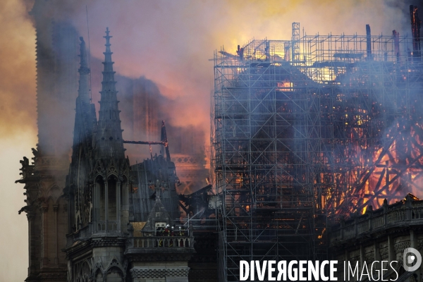 La cathédrale Notre-Dame en feu