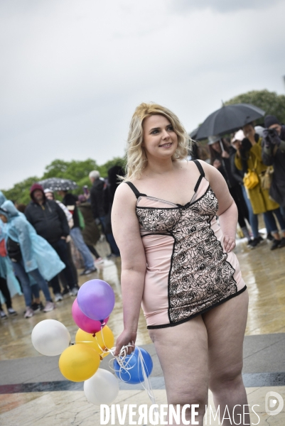 Hapening Body Positif du collectif The All Sizes Catwalk, défilé de femmes mannequins grande taille.