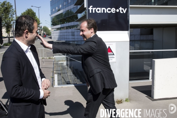 Conférence de presse de Dupont-Aignan, Lagarde et Hamon devant le siège de France TV