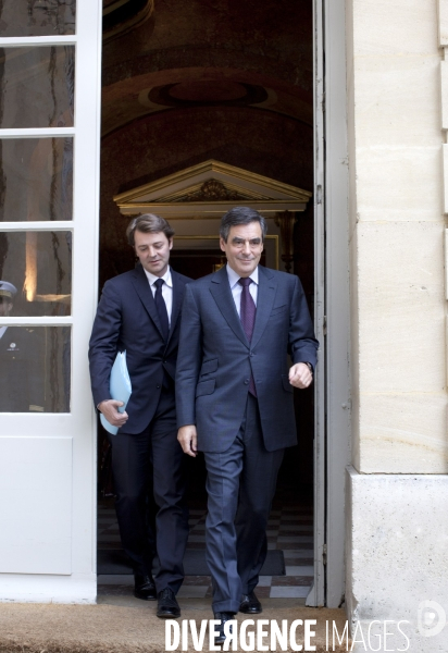 Reunion a matignon avec les banques sur les suites du sommet europeen et sur le financement de l economie