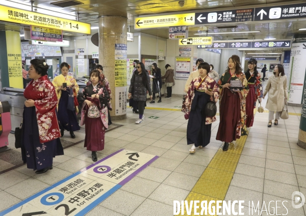 Kimonos dans le metro de tokyo