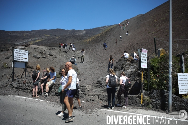 Tourisme de masse sur les flancs de l Etna