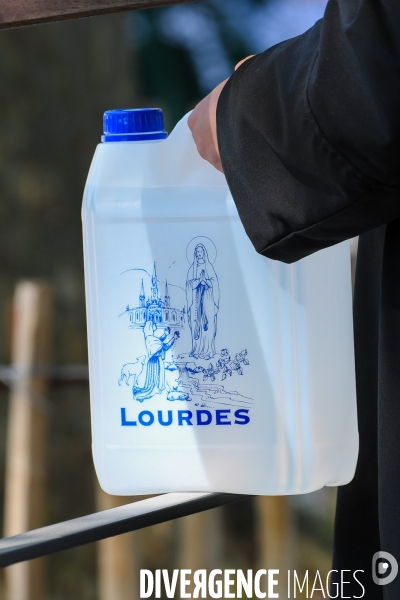 Lourdes foi et business