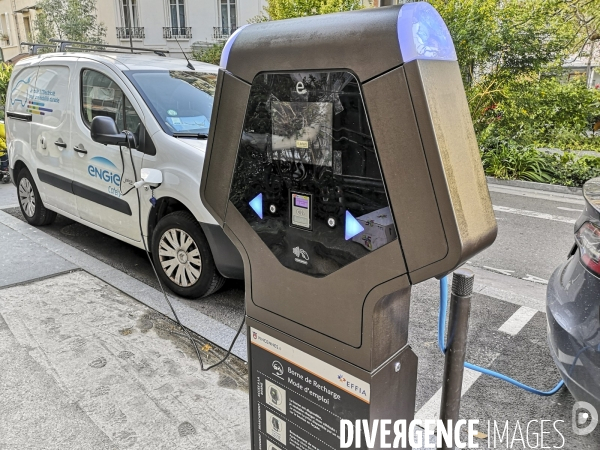Borne de recharge pour voitures electriques a vincennes
